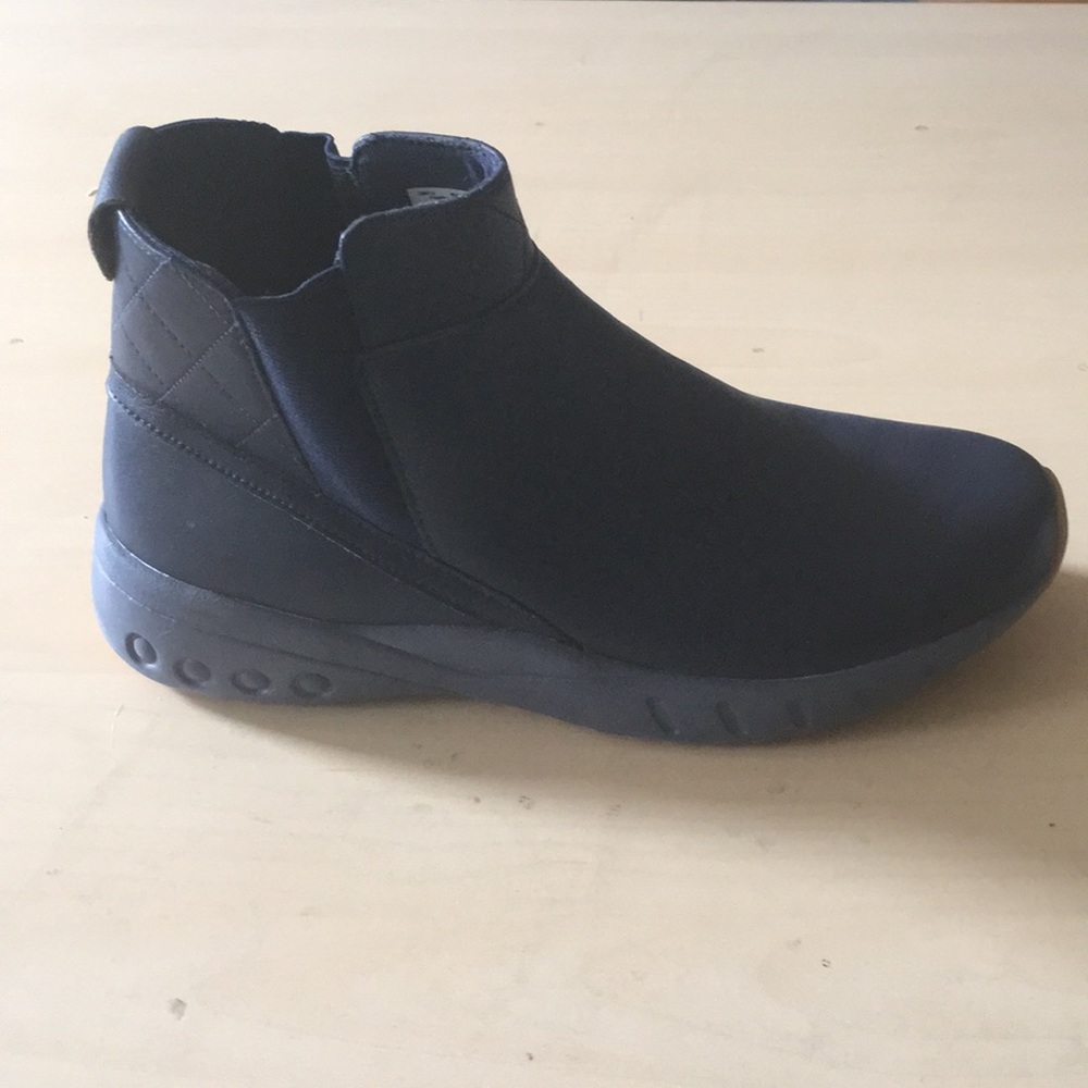Reebok ERS Deluxe Chelsea slip-on ankle boot